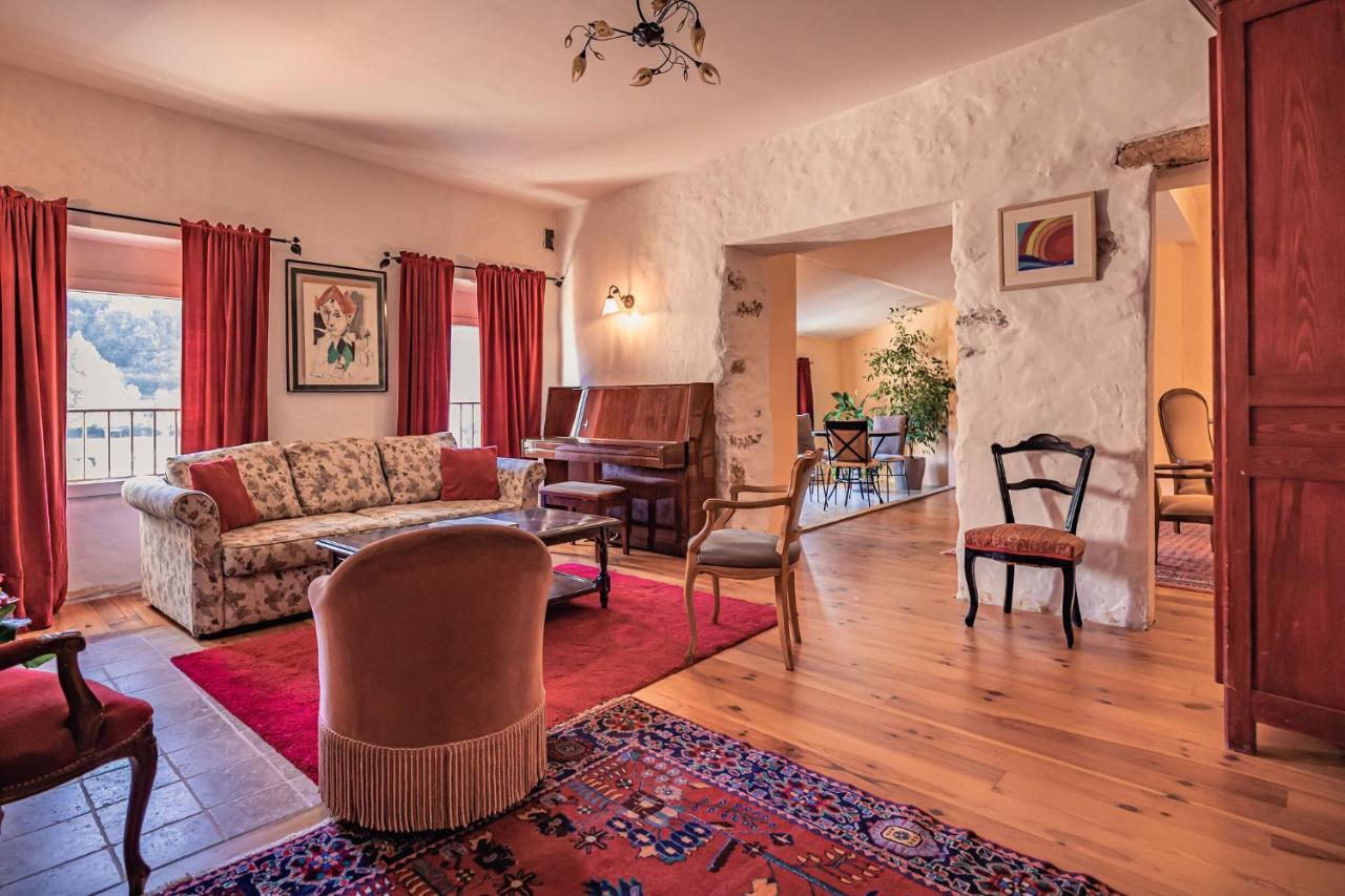 Sundrenched Relais De Poste In Serdinya ภายนอก รูปภาพ