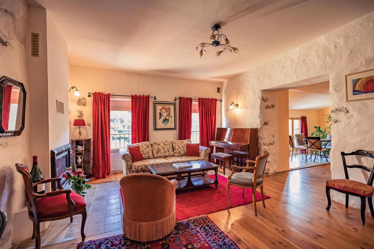 Sundrenched Relais De Poste In Serdinya ภายนอก รูปภาพ